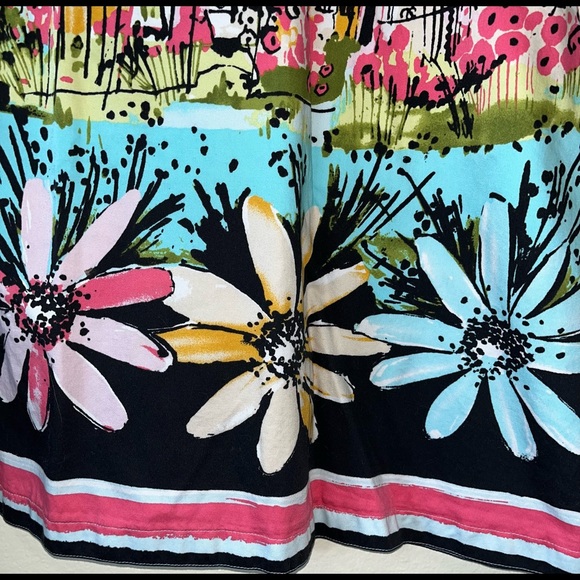i.e. Woman, Colorful City printed Dress with Gerber Daisy Boarder, Size 22W - Picture 5 of 10